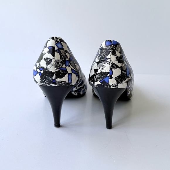 Joe's Jeans Rudy Abstract Print Leather Pointed Toe Pump in Blue Black & White 7 - Picture 11 of 16